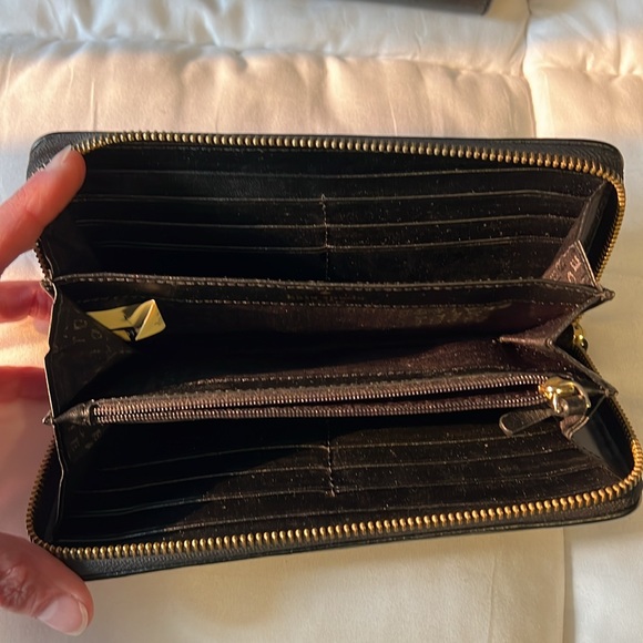 Excellent use condition Kate Spade wallet - Picture 2 of 2